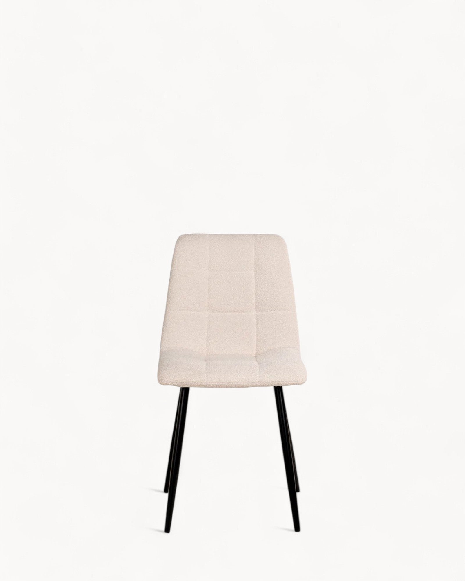 Middelfart Esszimmerstuhl – Weißes Bouclé mit schwarzen Beinen, 2er-Set