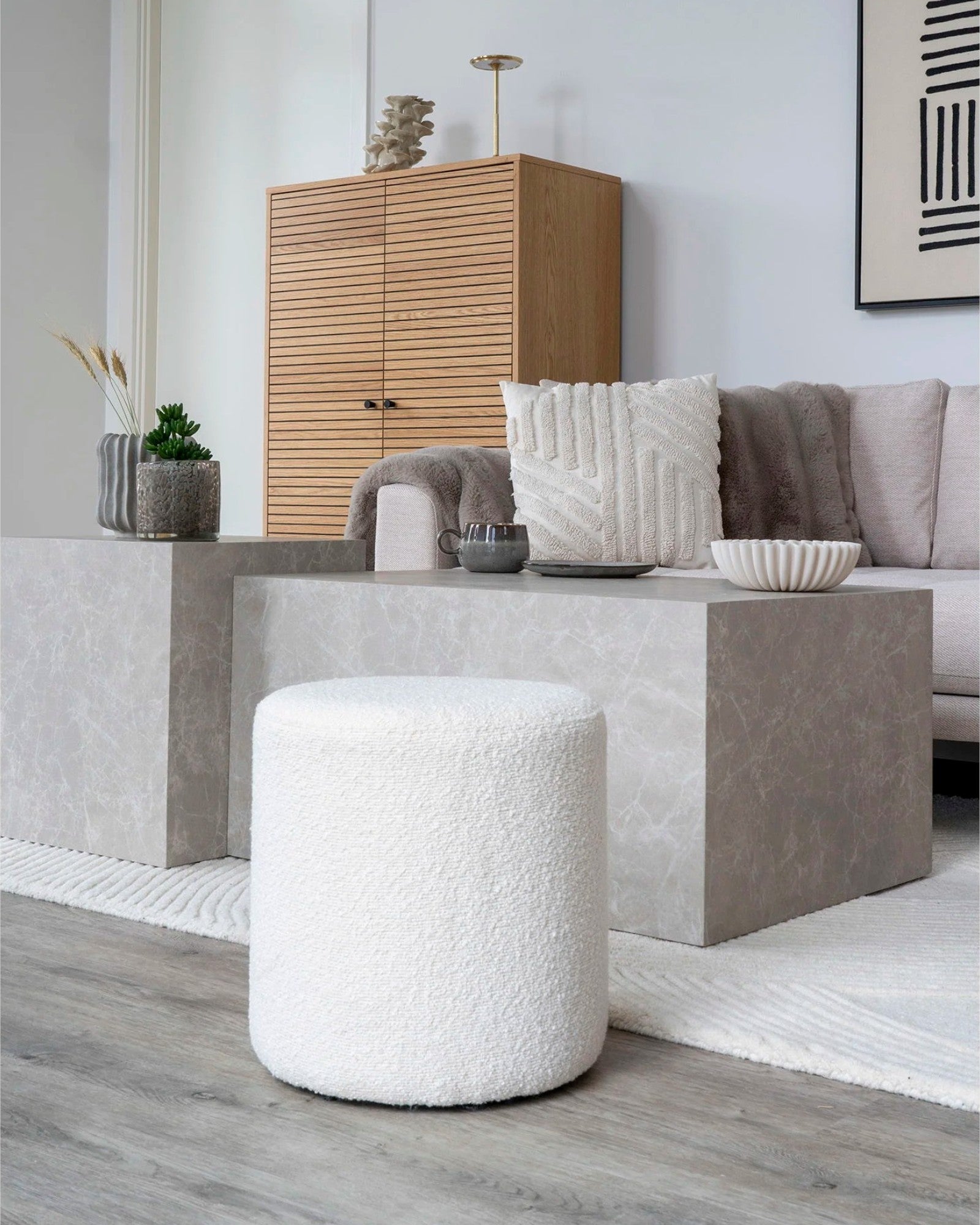 Ejby Pouf – Curly Weiß – Polyester Pouf Ø34x36 cm für Wohnzimmer