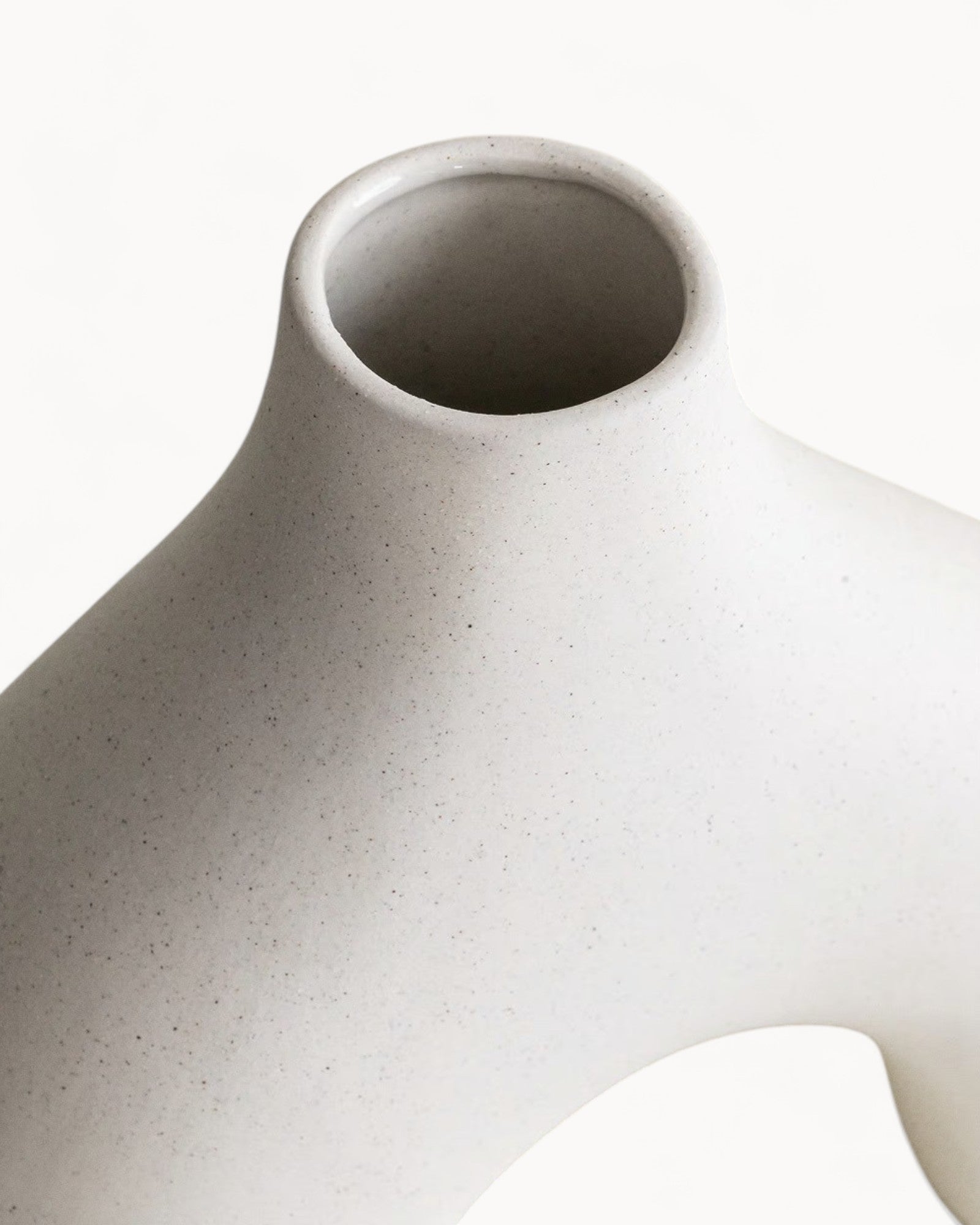 Keramikvase Sarkis – Elegantes Design für Zuhause