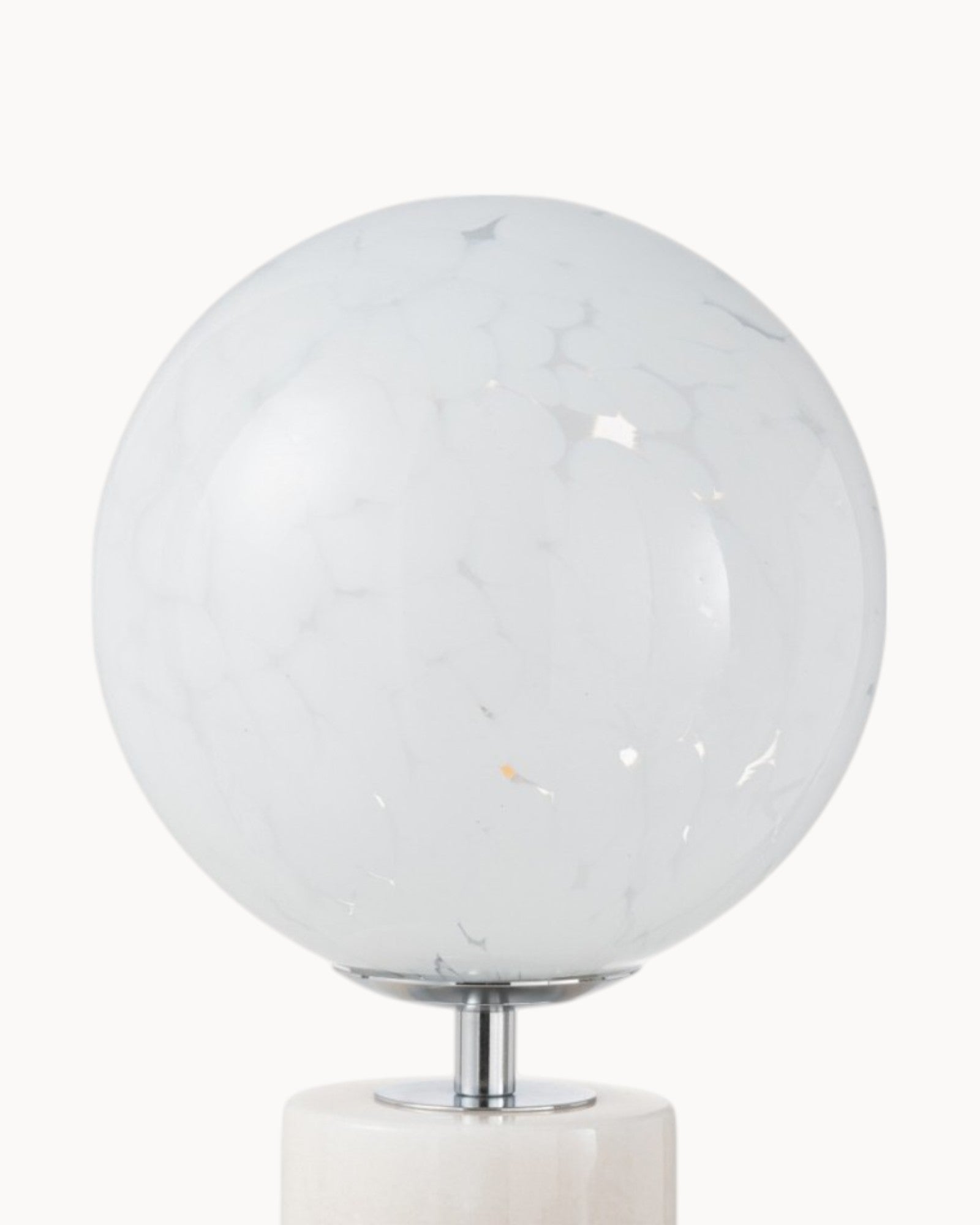 J-Line Tischleuchte – Dany Stains On Foot – Glas – Weiß – Elegantes Design
