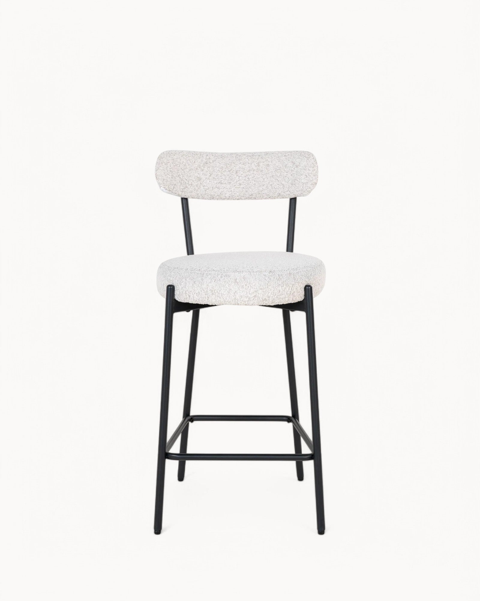 Badalona Counter Chair – Weißes Bouclé mit schwarzen Beinen, 65 cm Sitzhöhe