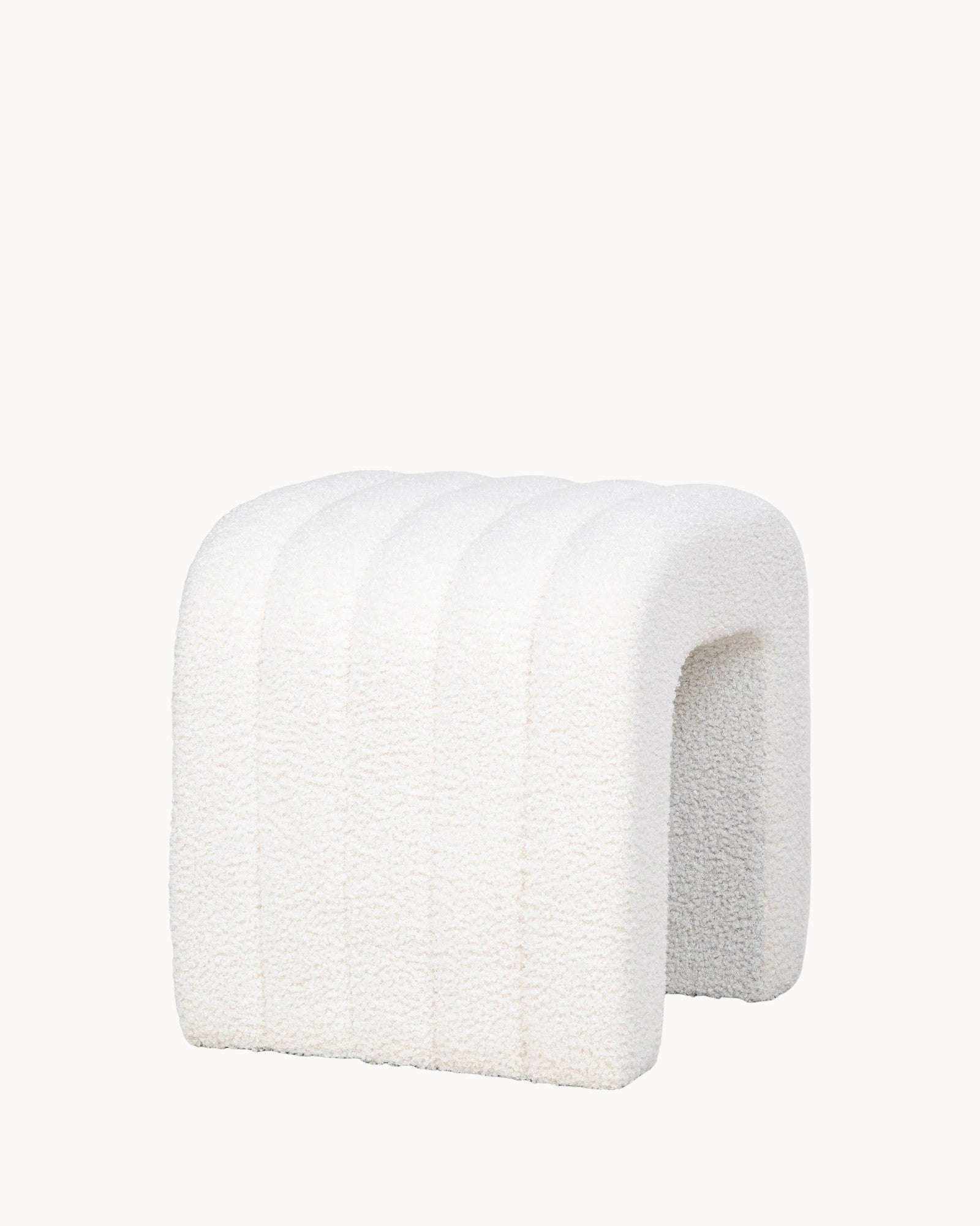 Colma Pouf - Bouclé Weiß - 41x36,5 cm - Komfortabler Sitzhocker