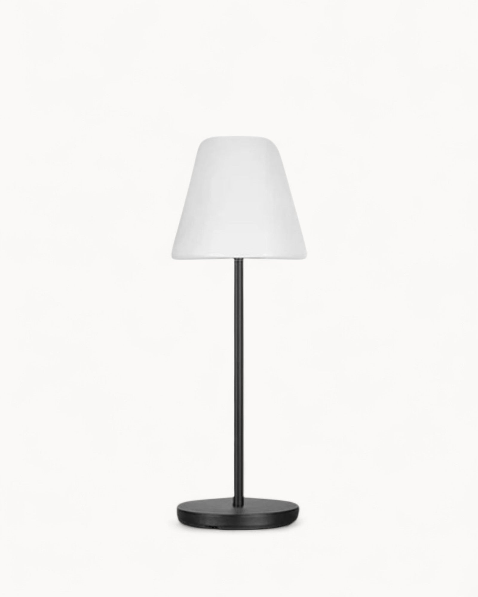 LumiGlow Outdoor-Stehleuchte - Skandinavisches Design - RGB-Beleuchtung - Solarbetrieben - Weiß - Verschiedene Größen