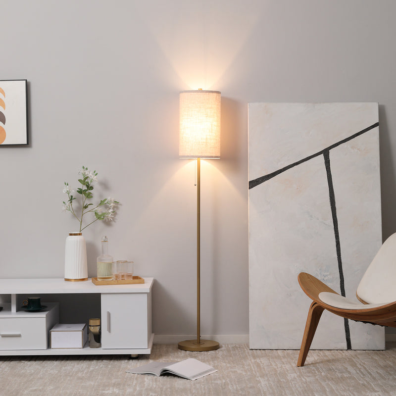 Elegante Stehleuchte mit Stoffschirm für modernes Wohnambiente