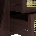Modernes Sideboard mit Rattan-Details und Schiebetüren