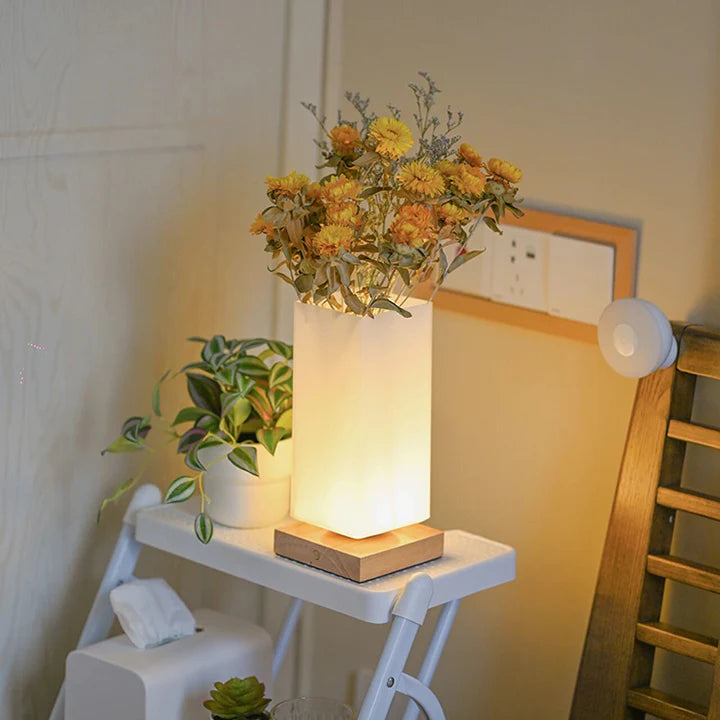 Tischlampe – Handgefertigt, Blumen-Design, Stimmungsvolle Beleuchtung, Nachhaltige Materialien, Vielseitige Platzierung, Natürliche Eleganz