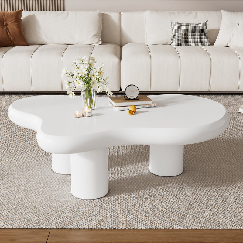 Moderner Couchtisch in Wolkenform