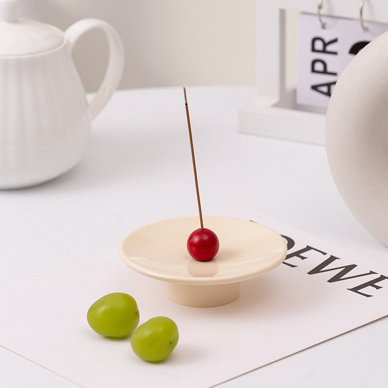 Minimalistischer Räucherstäbchenhalter im Zen-Stil mit dekorativem Design