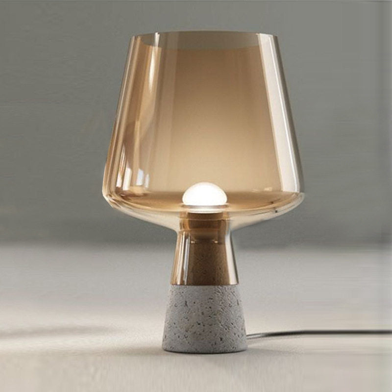 Moderne minimalistische Rauchglas Tischlampe mit Betonbasis
