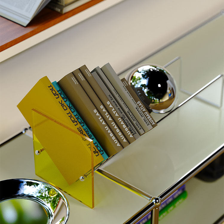 Moderne Designer Buchstütze im geometrischen Stil