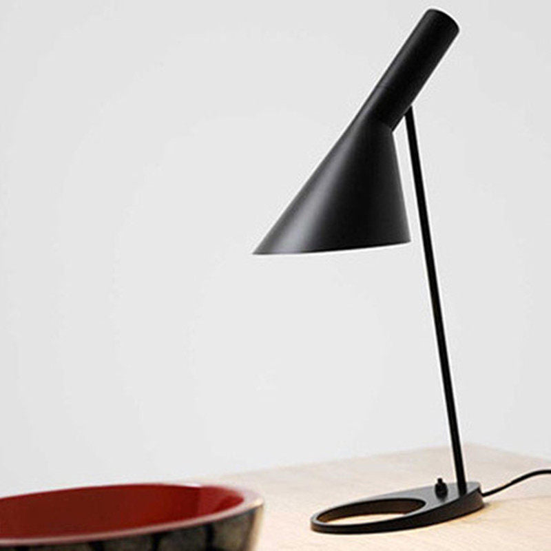 Nordische LED-Stehlampe mit Augenschutz