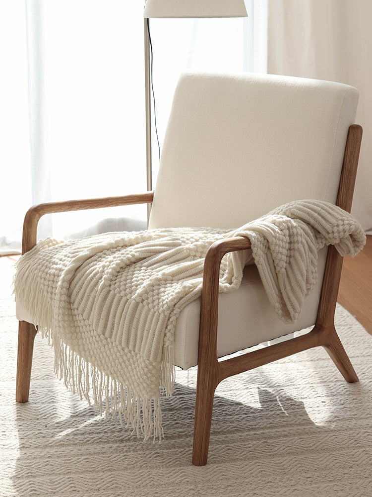 Strickdecke mit Fransen – Weiche Wohndecke im modernen Strukturdesign