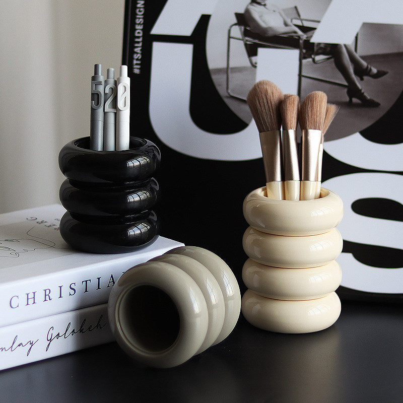 Nordischer Make-up Pinselhalter aus Resin – Minimalistischer Organizer mit skulpturalem Design