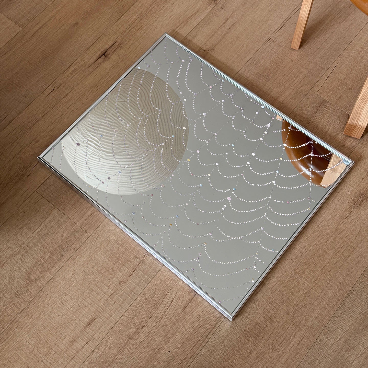 Moderner Wandspiegel im minimalistischen Bauhaus-Stil