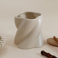 Minimalistischer Keramik Utensilienhalter im skulpturalen Design