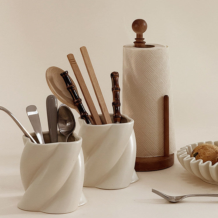 Minimalistischer Keramik Utensilienhalter im skulpturalen Design