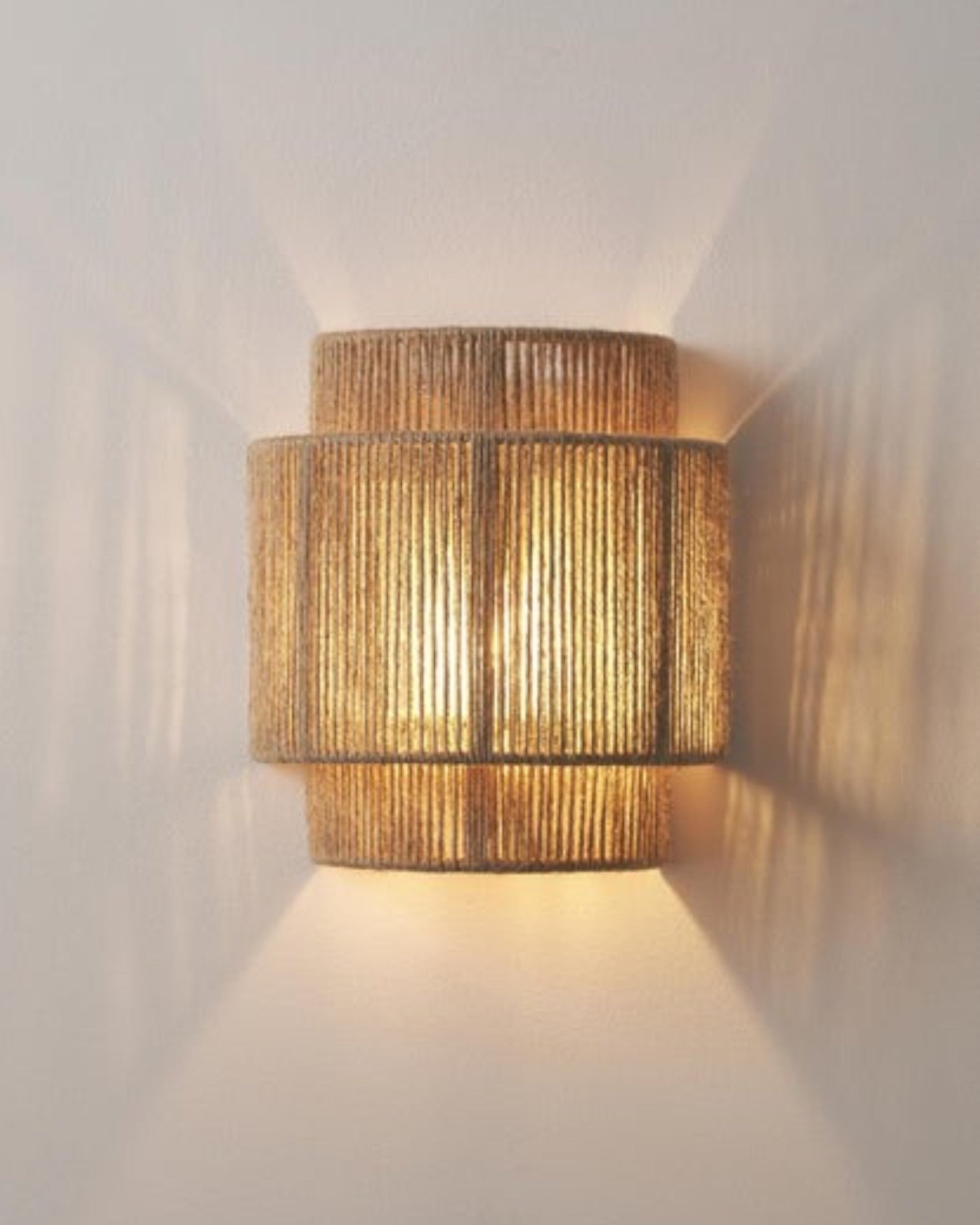 Cecillia Wandlampe - Naturbraun Juteschirm - Nachhaltig & Modern