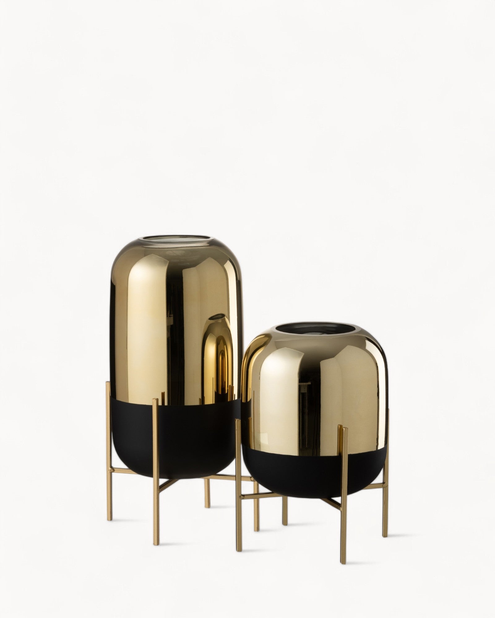 J-Line Laterne auf Fuß – Kleiner Kerzenhalter aus Glas in Schwarz/Gold