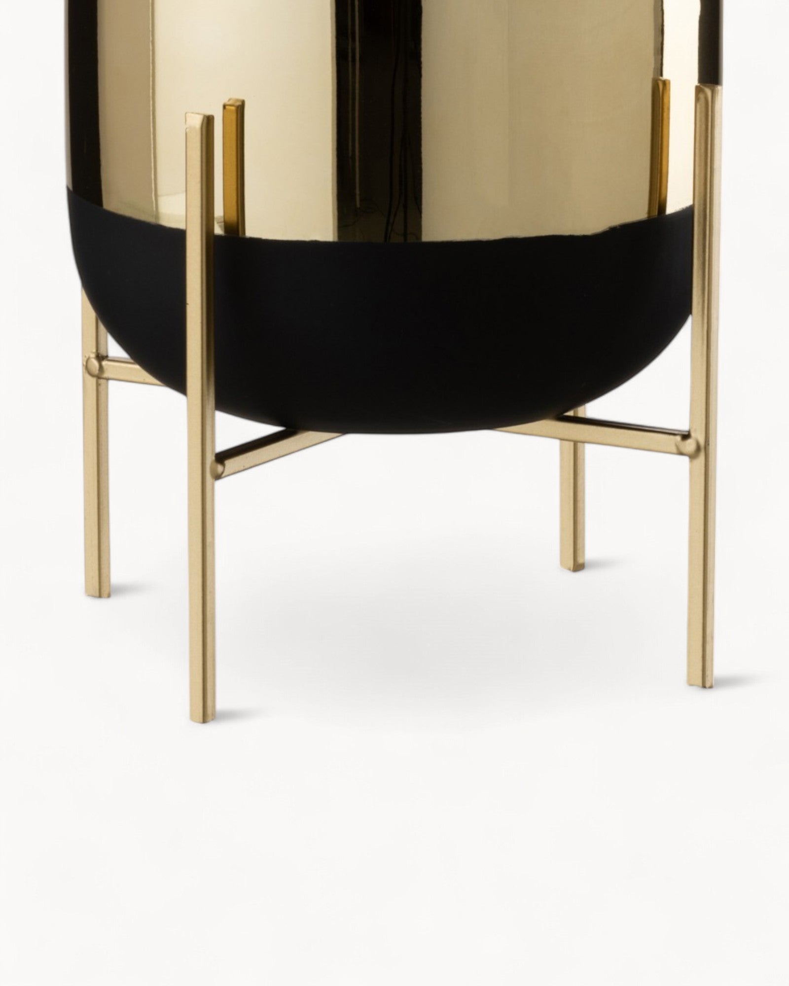 J-Line Laterne auf Fuß – Kleiner Kerzenhalter aus Glas in Schwarz/Gold