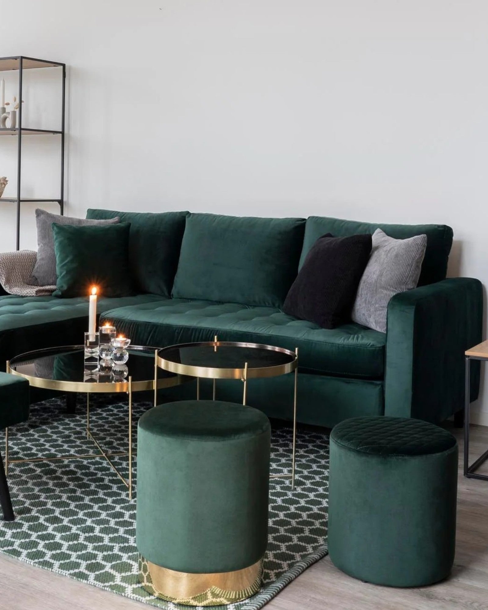 Ejby Pouf – Rund – Dunkelgrüner Samt – Sitzhocker 34x36 cm