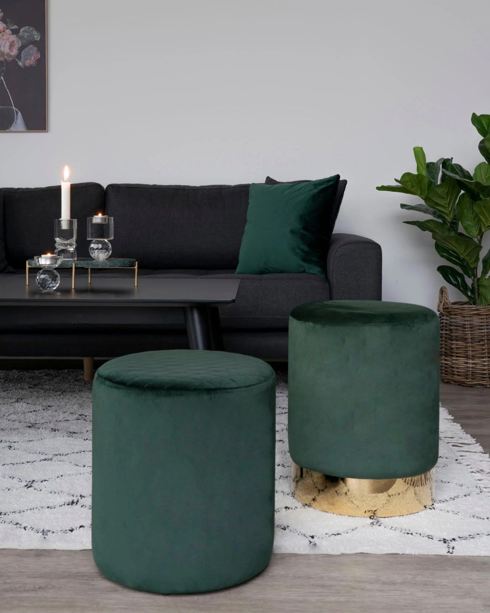 Ejby Pouf – Rund – Dunkelgrüner Samt – Sitzhocker 34x36 cm