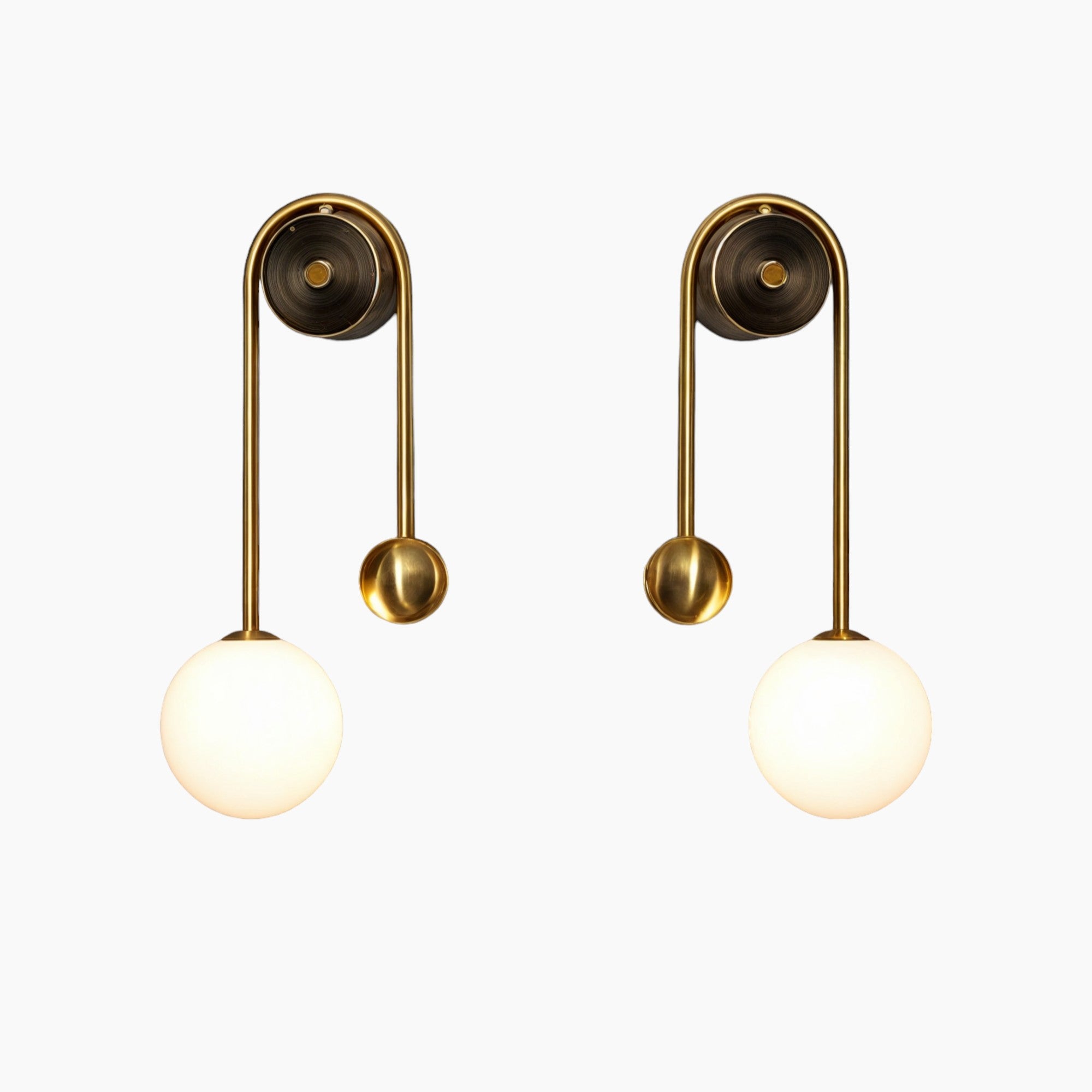 Nordic Gold Wall Sconces - Elegantes Gold und weißes Glas, G9 LED-Lampen, gebürstetes Messing, Wandmontage