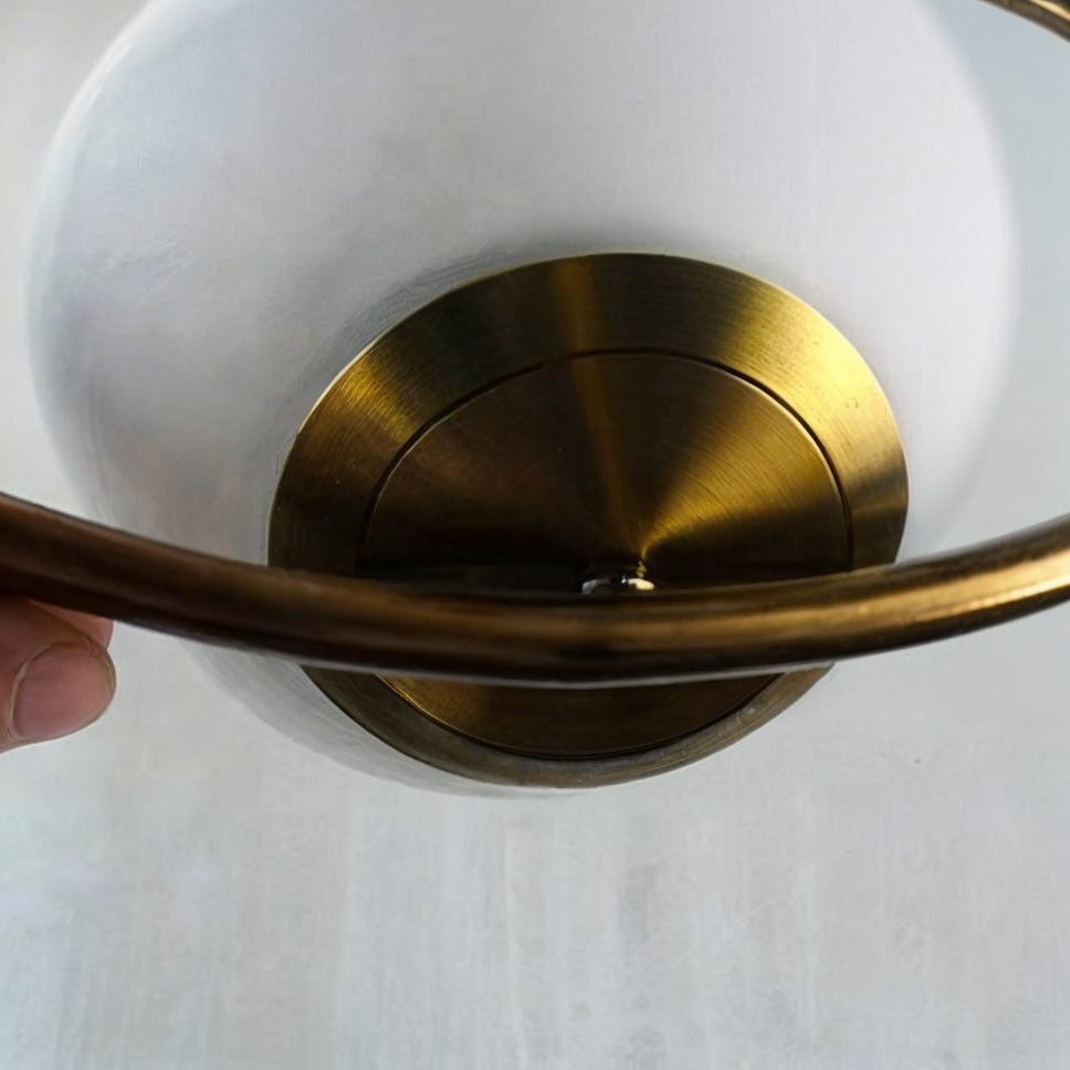 Nordische Pendelleuchte mit goldenem Rahmen & Glas-Schirm, höhenverstellbar