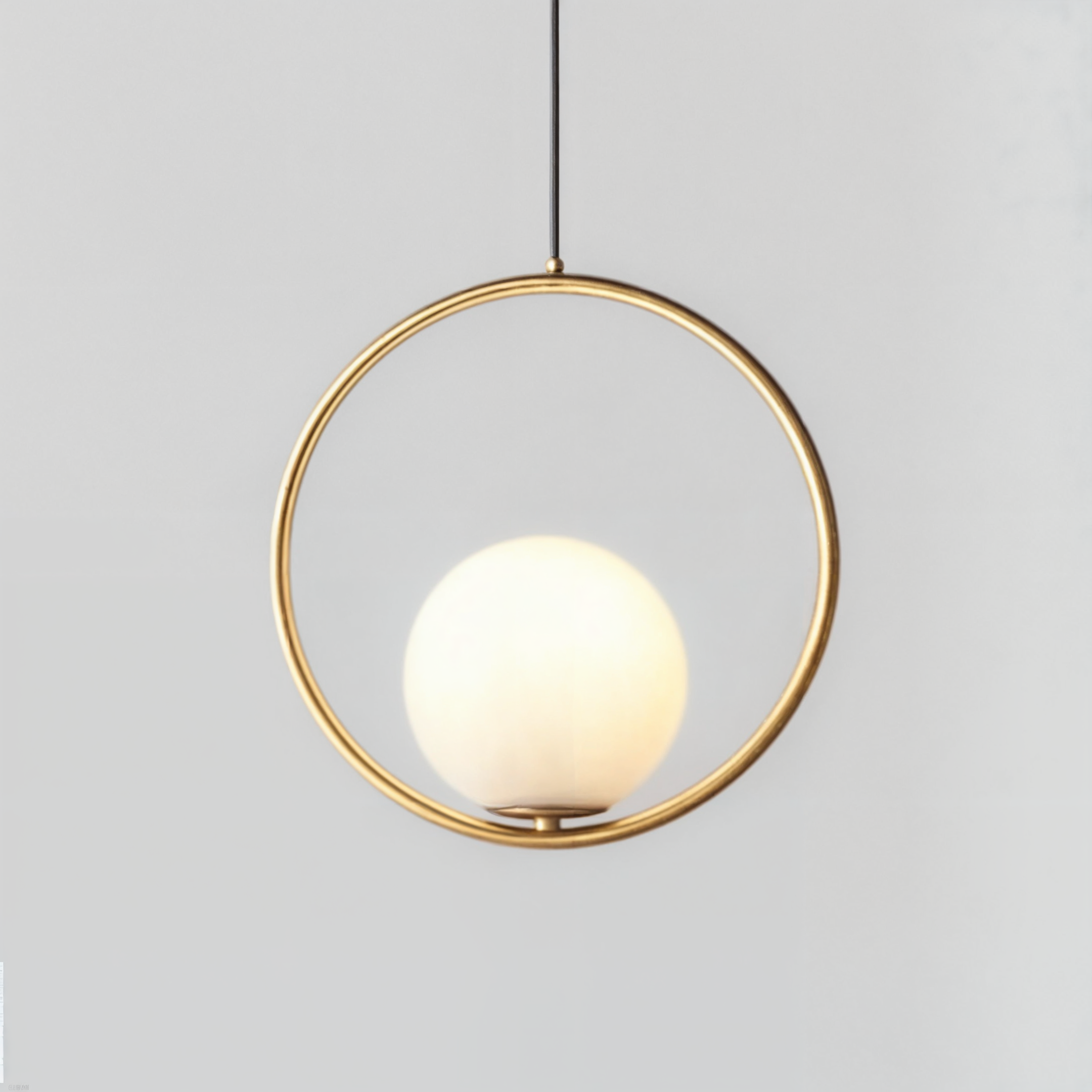 Nordische Pendelleuchte mit goldenem Rahmen & Glas-Schirm, höhenverstellbar