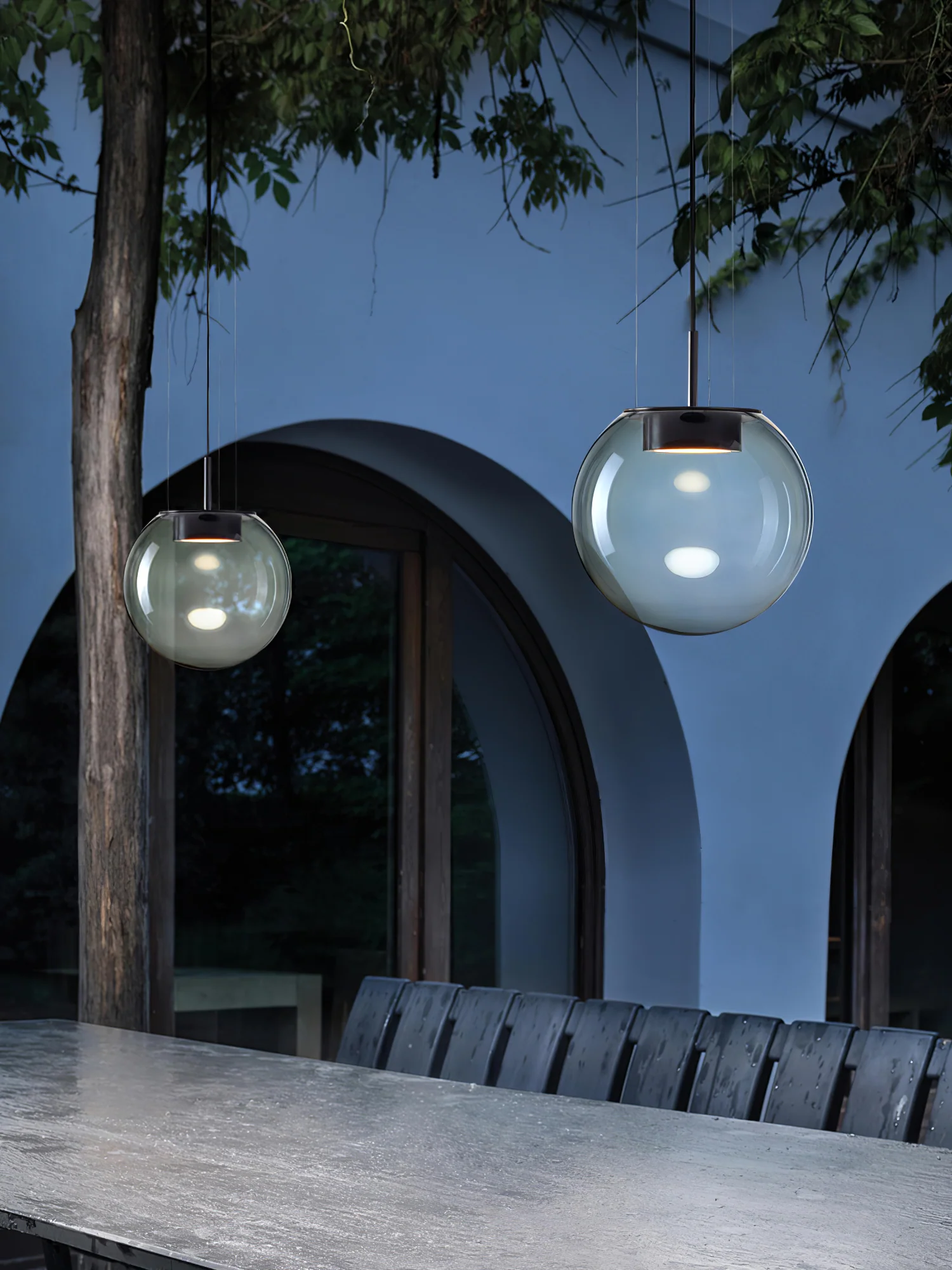 Moderne LED-Pendelleuchte mit galvanisiertem Metallgehäuse und luxuriösem Glaslampenschirm, AC-betrieben - Knopfschalter