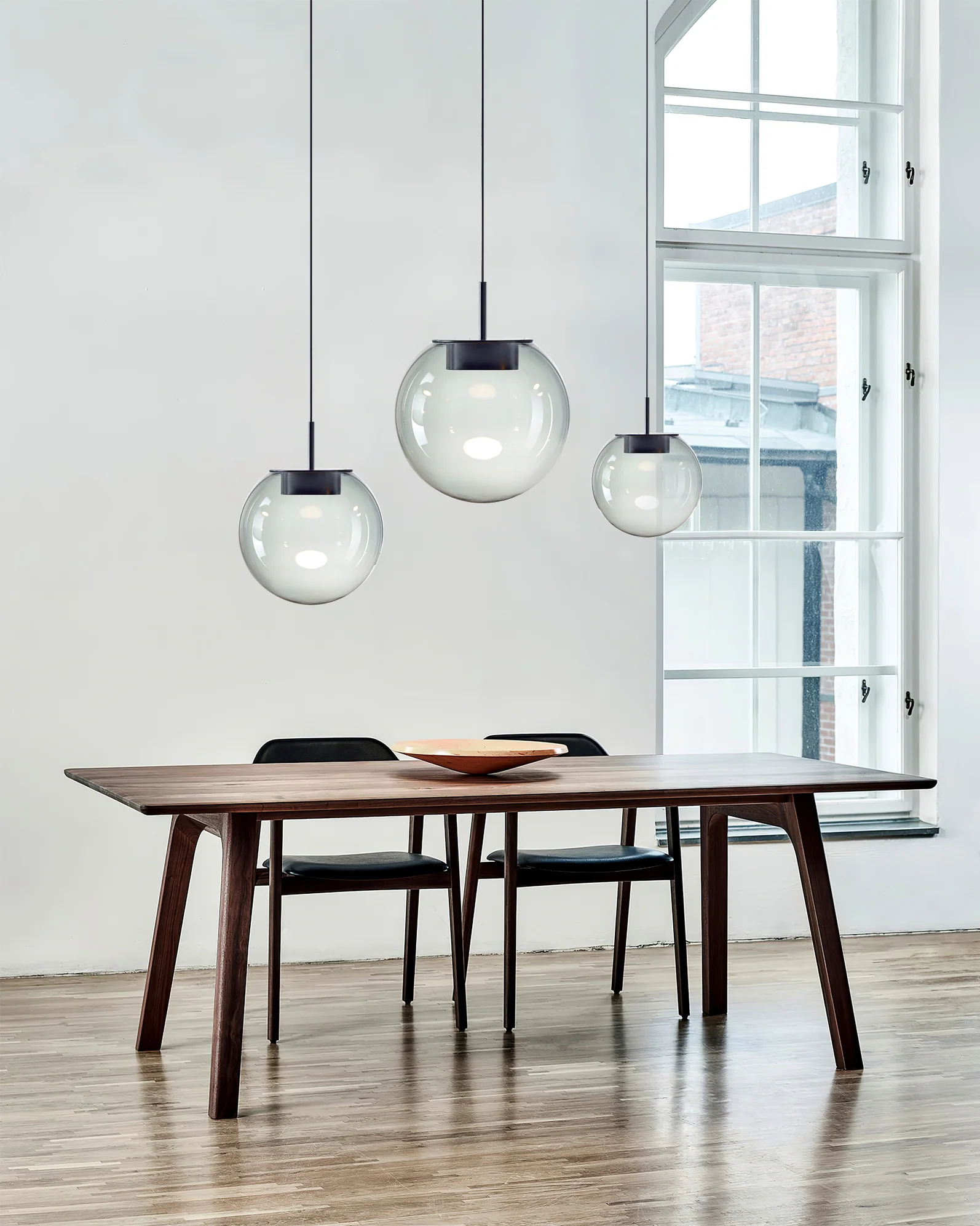 Moderne LED-Pendelleuchte mit galvanisiertem Metallgehäuse und luxuriösem Glaslampenschirm, AC-betrieben - Knopfschalter