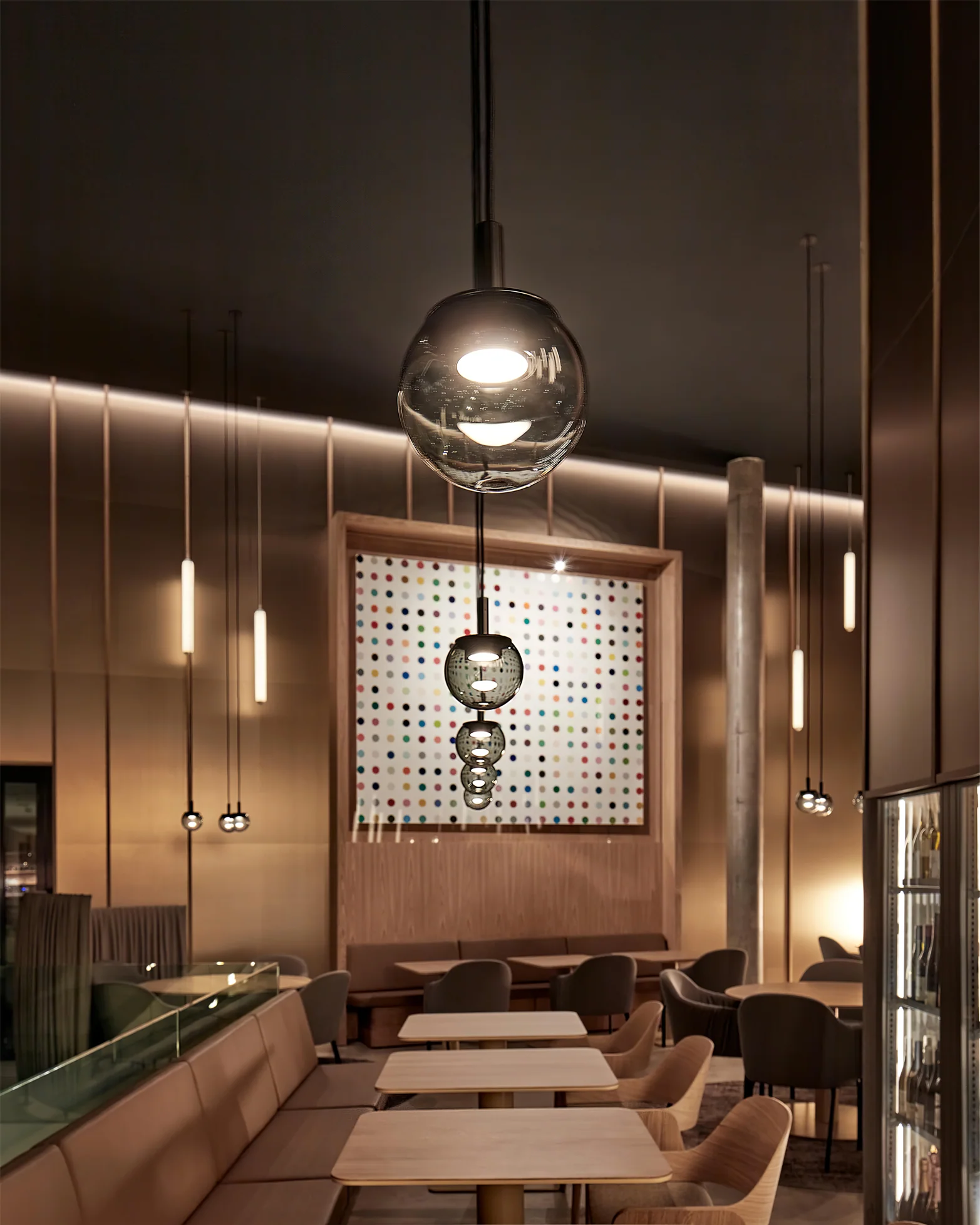 Moderne LED-Pendelleuchte mit galvanisiertem Metallgehäuse und luxuriösem Glaslampenschirm, AC-betrieben - Knopfschalter