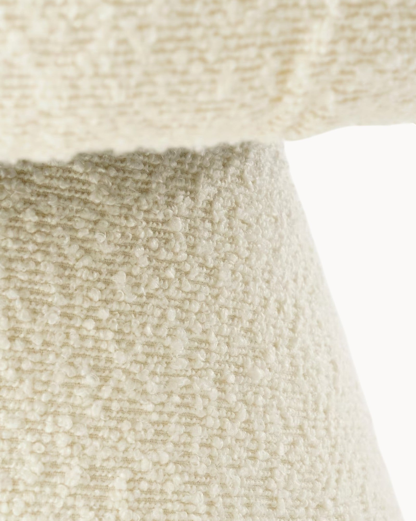 Mica Decorations – Pouf Bouclé Weiß – Hocker Ø49 x H46 cm – Max. 80 kg