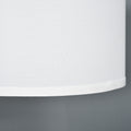 Moderne Stehlampe mit Stoffschirm und stabilem Metallgestell für Wohnräume