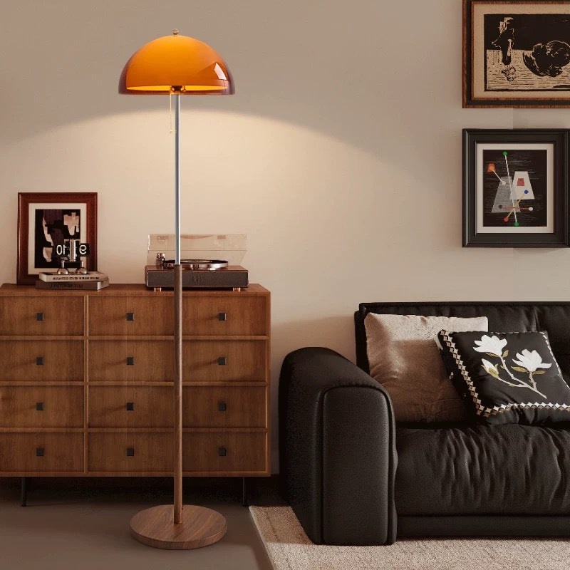 Vintage Stehlampe im Mushroom Design mit warmem Licht