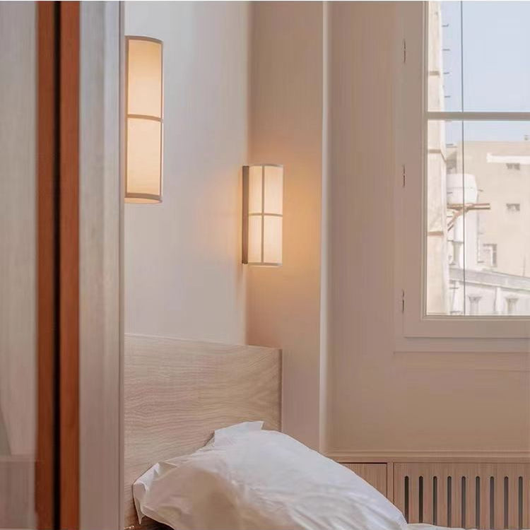 Wabi Sabi Stoff-Wandleuchte fürs Bett