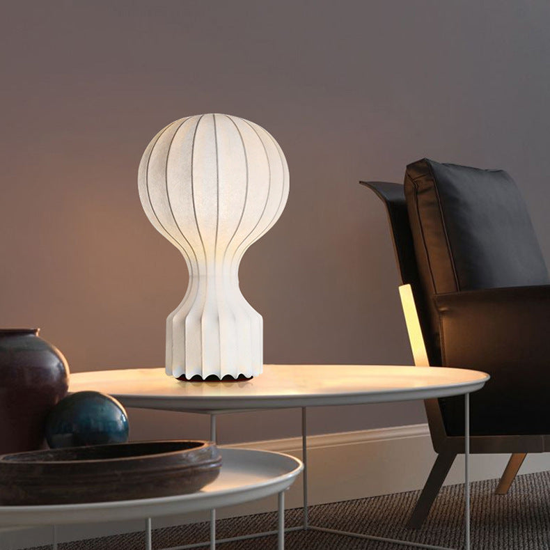 Wabi-Sabi Tischlampe im Pilzdesign aus Stoff