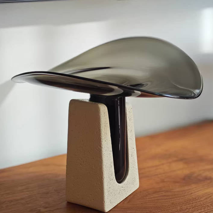 Moderner Glasvasen-Dekor mit Zementbasis im minimalistischen Design