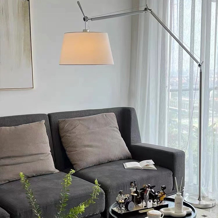 Schwenkbare Stehlampe mit Stoffschirm und verstellbarem Arm