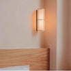 Wabi Sabi Stoff-Wandleuchte fürs Bett