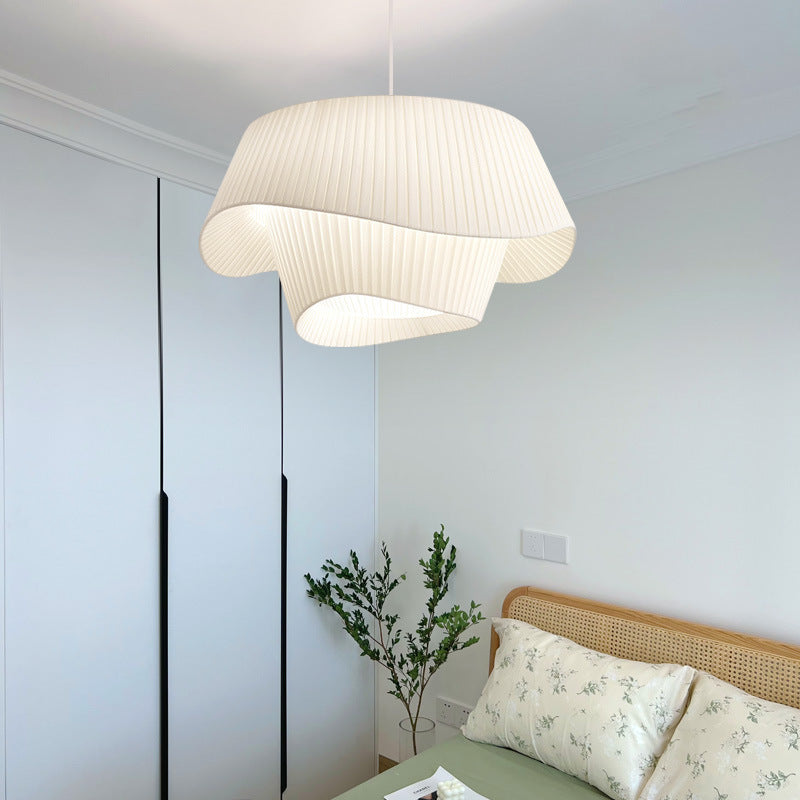 Vintage-Pendelleuchte im französischen Creme-Stil