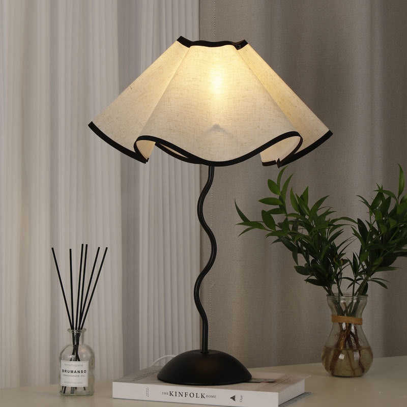 Kreative Blütenblatt-Atmosphäre Nachttischlampe
