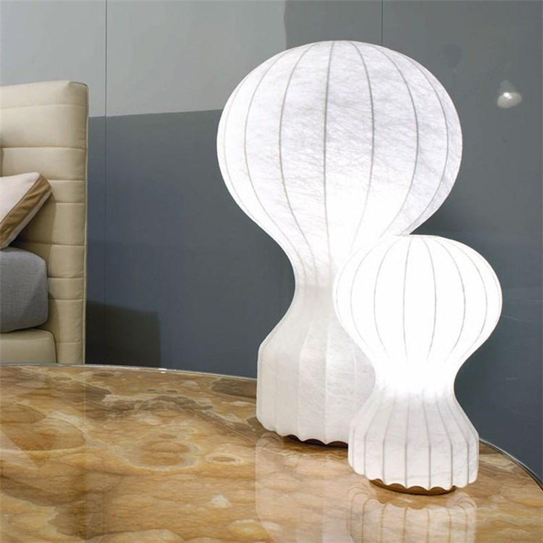 Wabi-Sabi Tischlampe im Pilzdesign aus Stoff