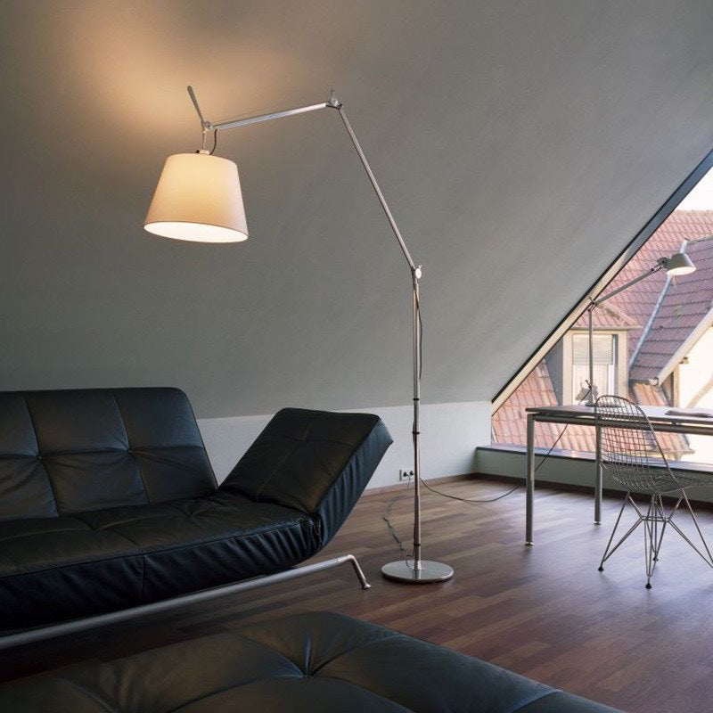 Schwenkbare Stehlampe mit Stoffschirm und verstellbarem Arm