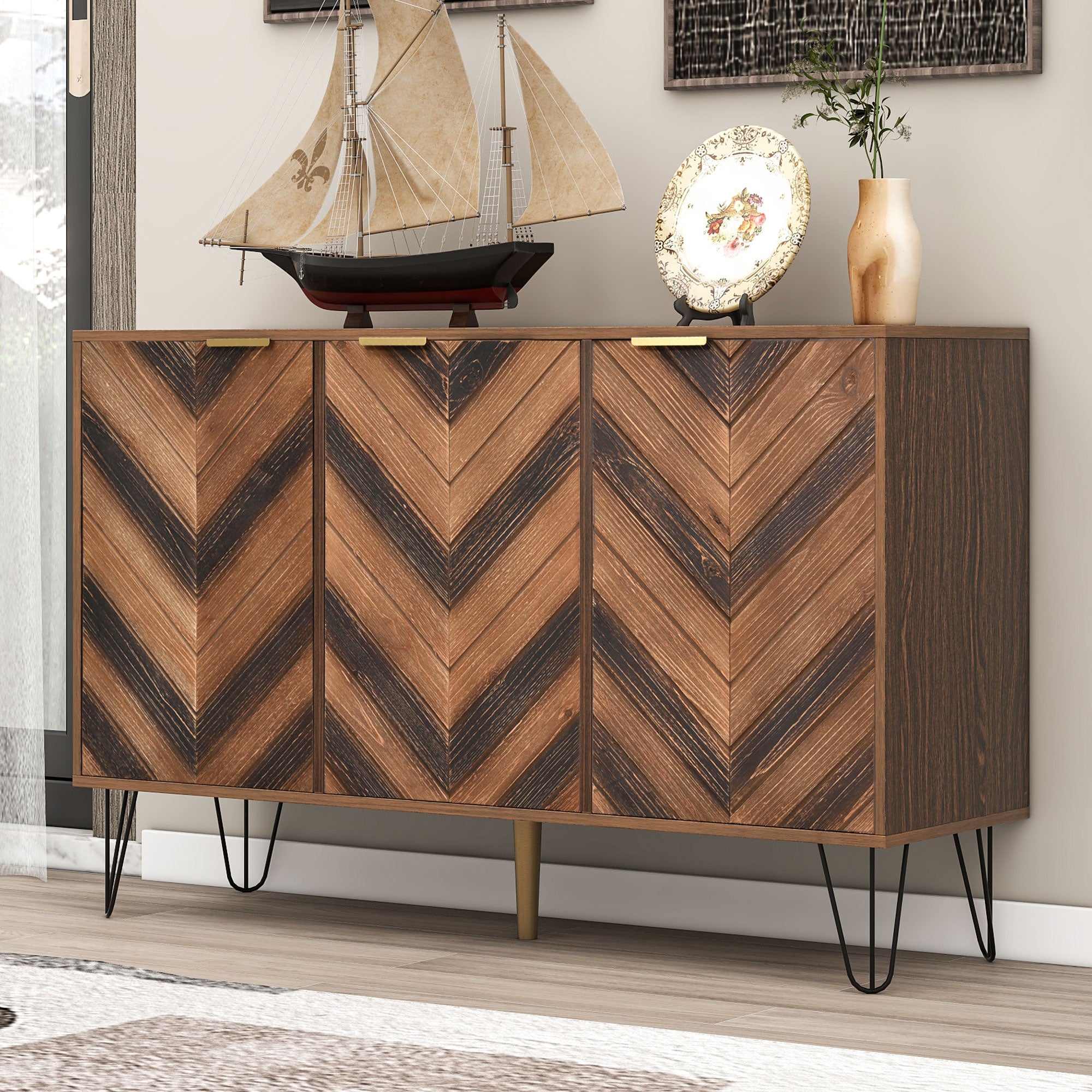 Exklusives Sideboard mit Chevron-Holzdesign und goldenen Details