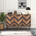 Exklusives Sideboard mit Chevron-Holzdesign und goldenen Details