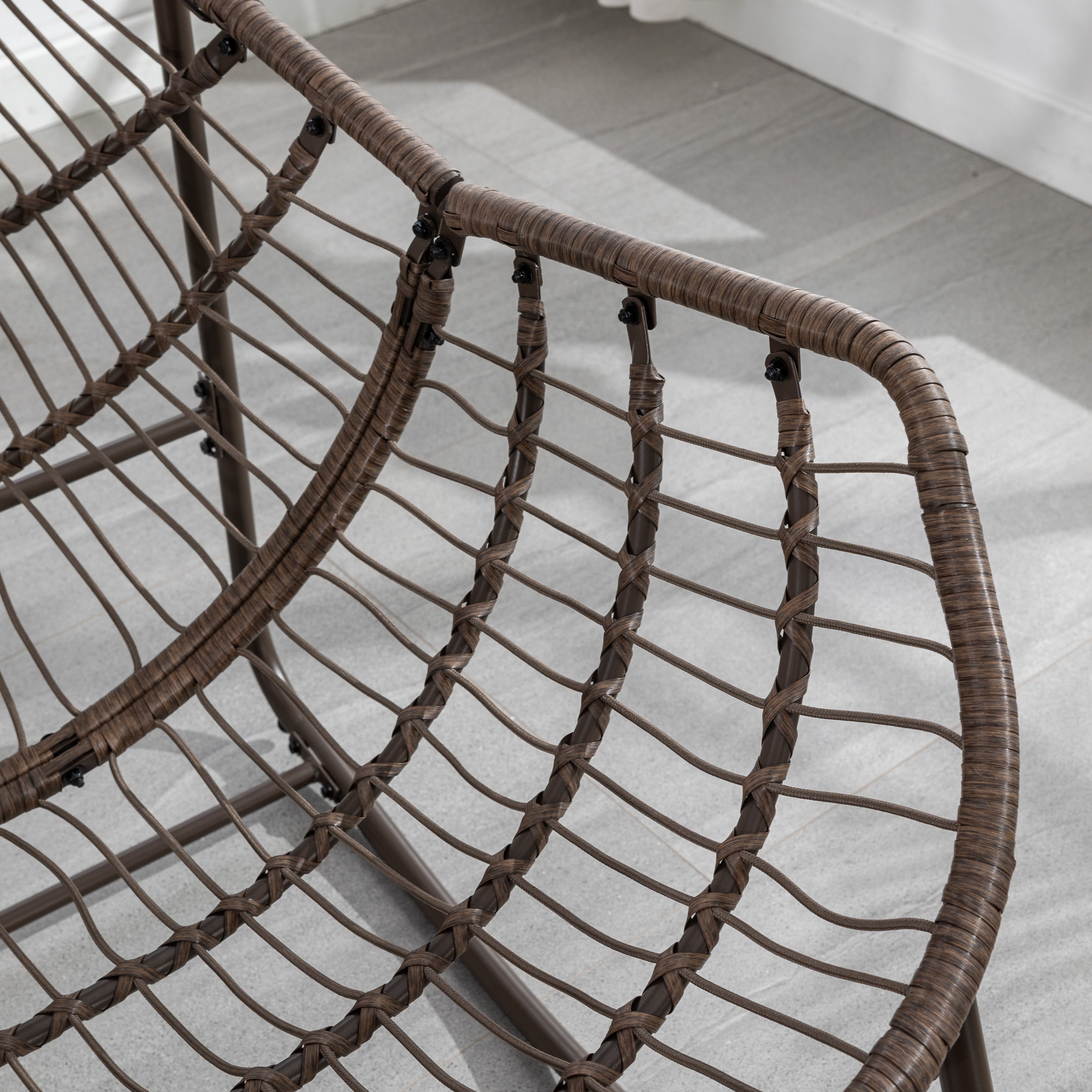 Outdoor Schaukelstuhl aus Rattan – Gemütlicher Lounge Sessel mit Polster und Stahlrahmen