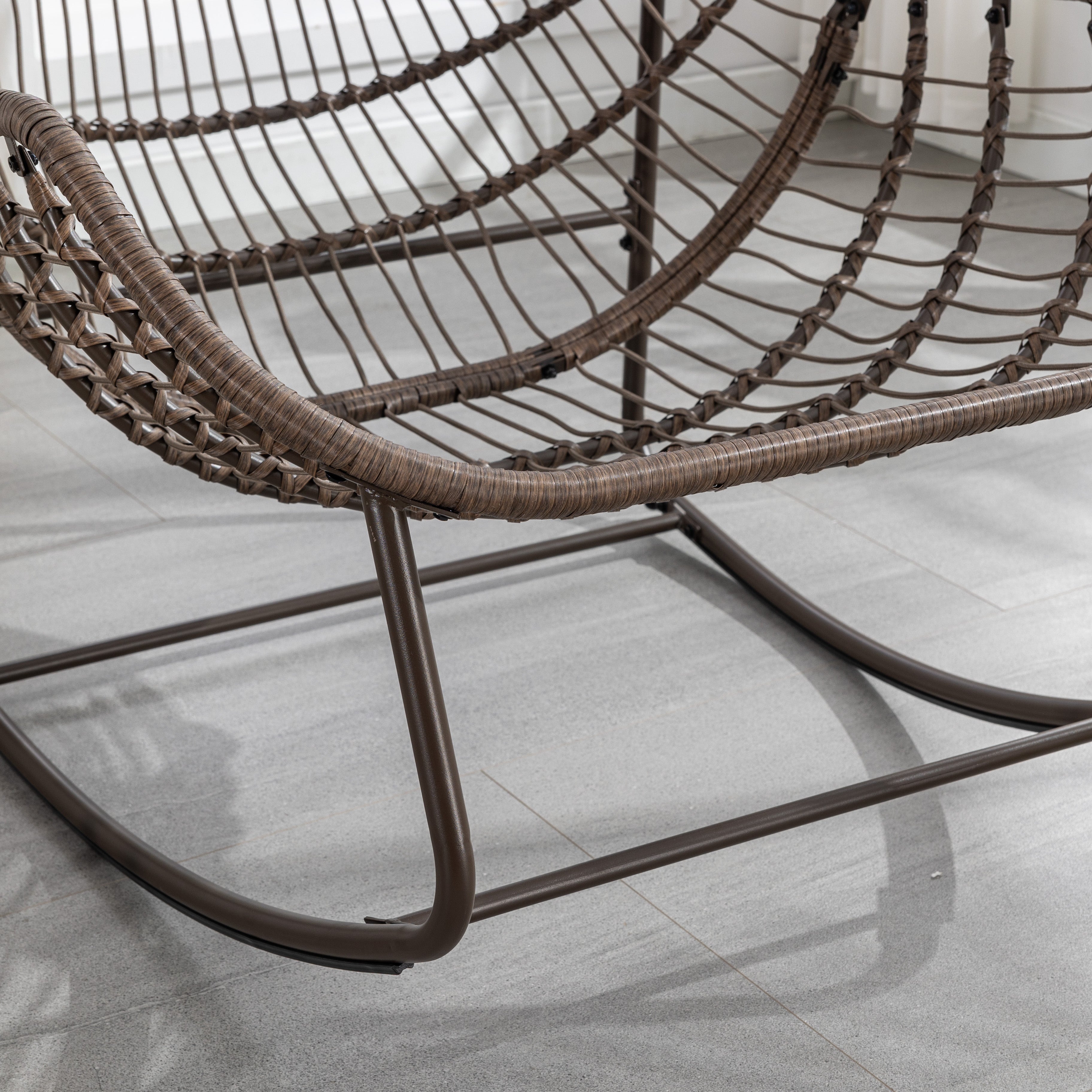 Outdoor Schaukelstuhl aus Rattan – Gemütlicher Lounge Sessel mit Polster und Stahlrahmen