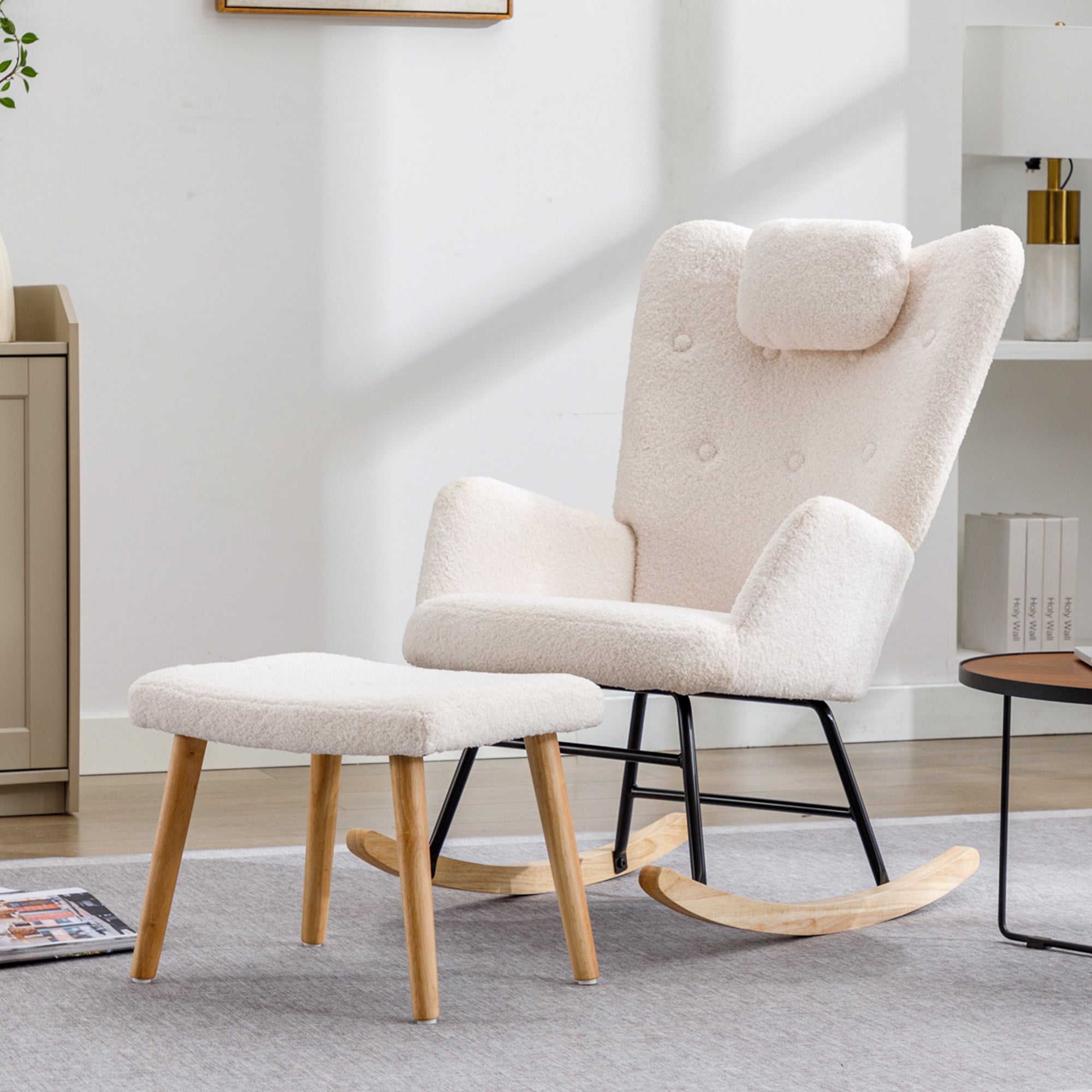 Weißer Teddyplüsch-Schaukelstuhl mit Hocker – Komfortabler Relaxsessel im modernen Stil