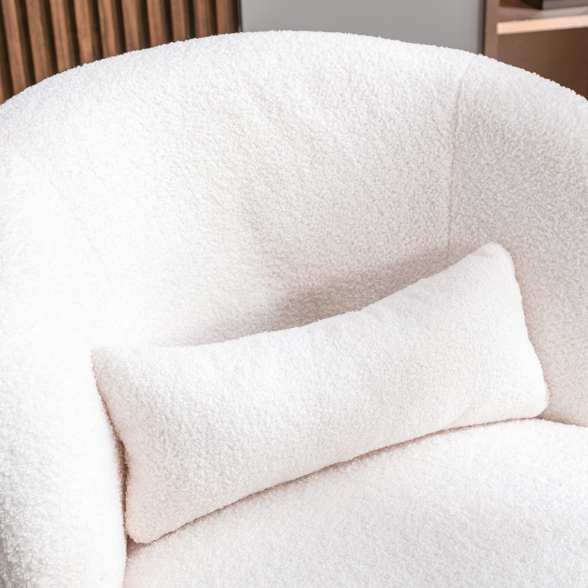 Weißer Teddy Plüsch-Drehsessel mit Lendenkissen – gemütlicher Lounge-Sessel mit 360° Drehfunktion