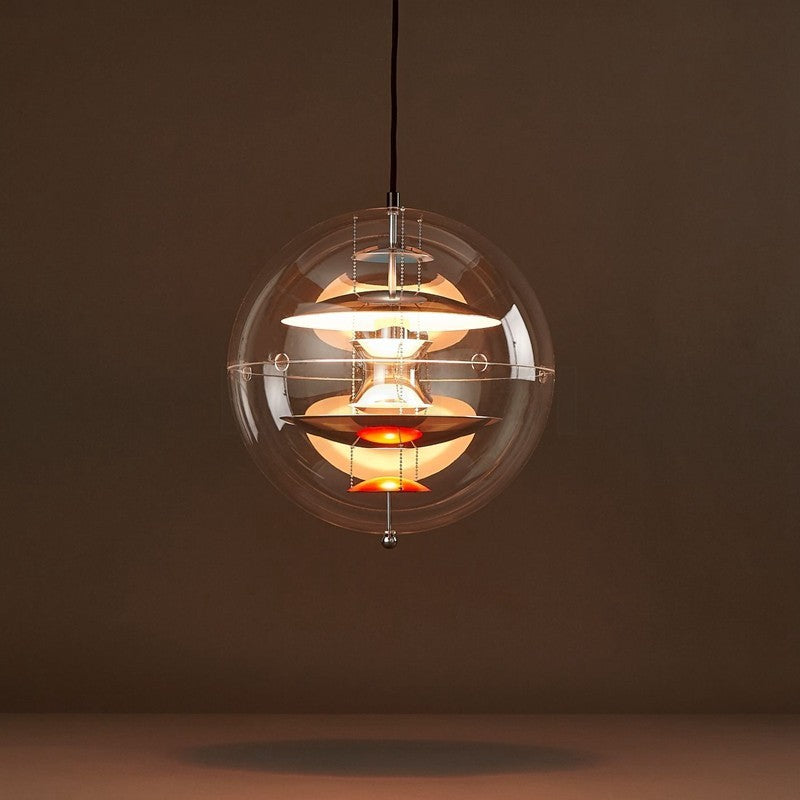 Moderne Pendelleuchte in Kugelform mit Planetenmotiv